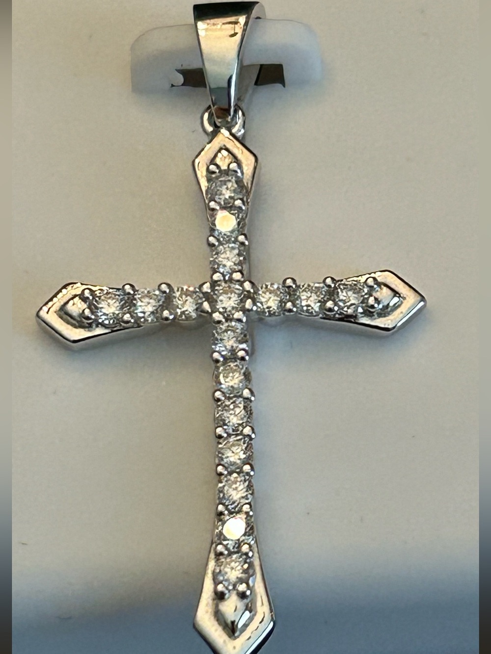 Beautiful 925 Sterling Silver Cross Pendant Necklace with 0.50CTW Moissanite